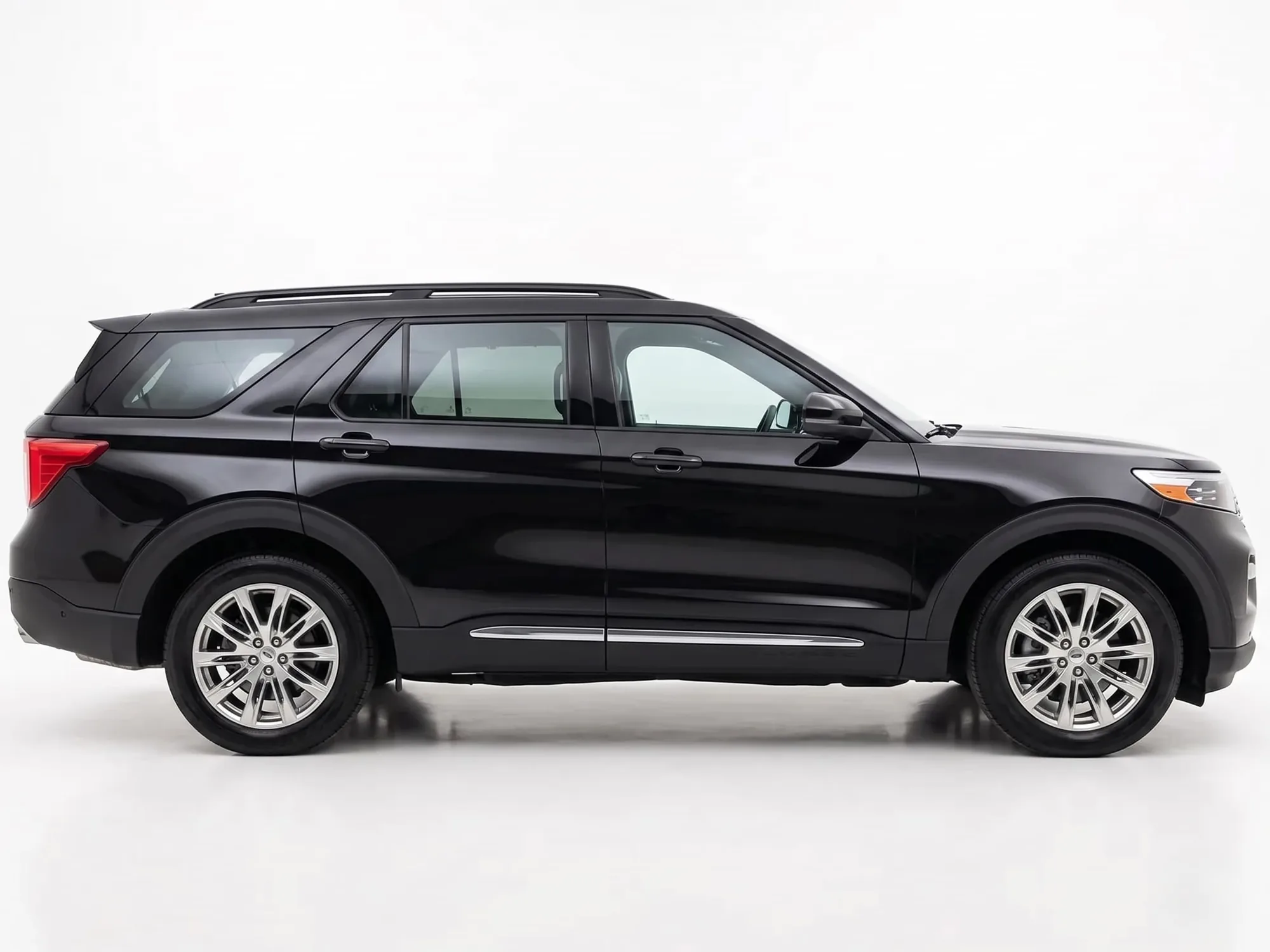 SUV Ford Explorer Platinum 2026 em Goiânia — foto 2