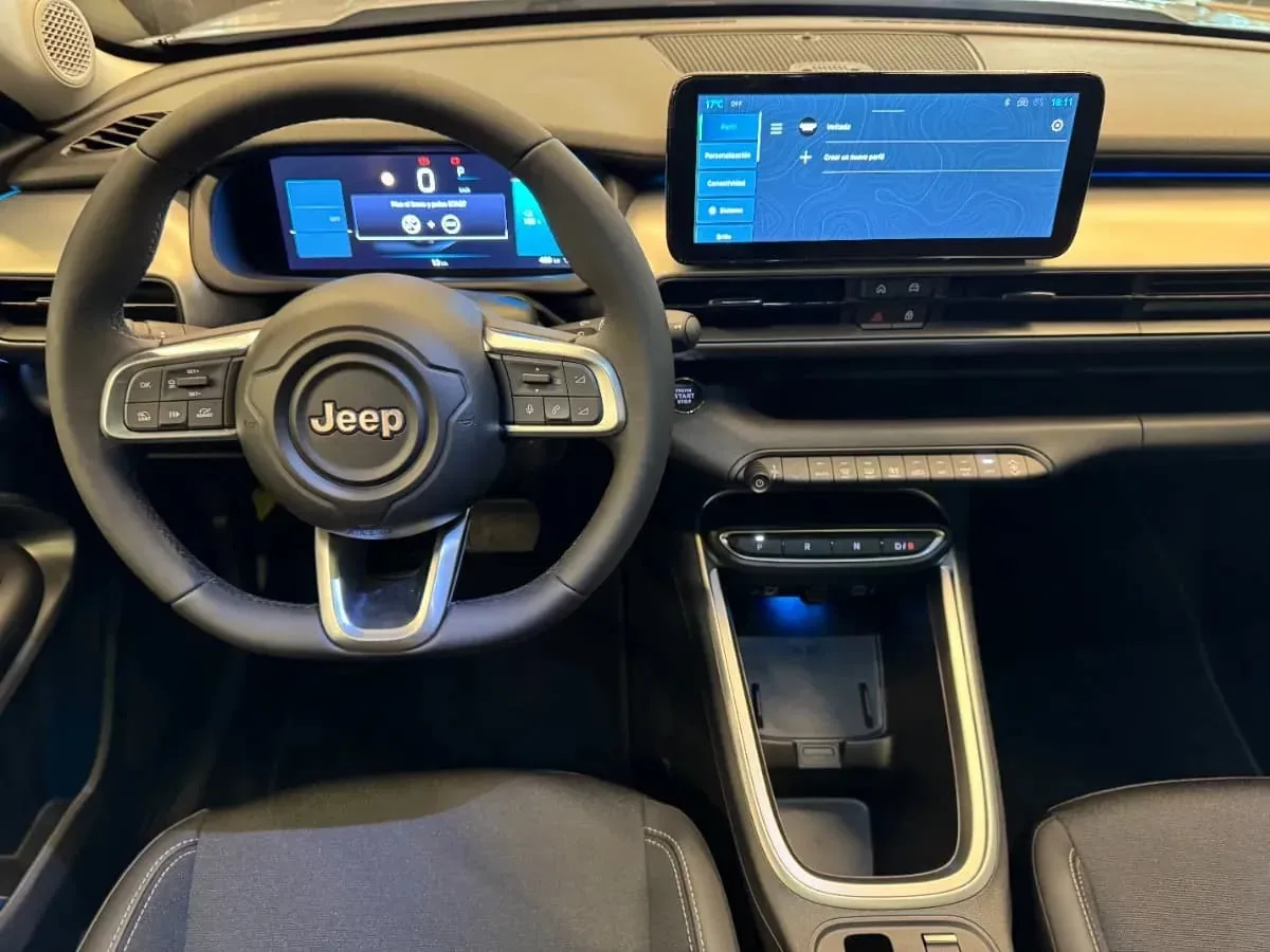 SUV Jeep Avenger E-Hybrid 2026 em Brasília — foto 6