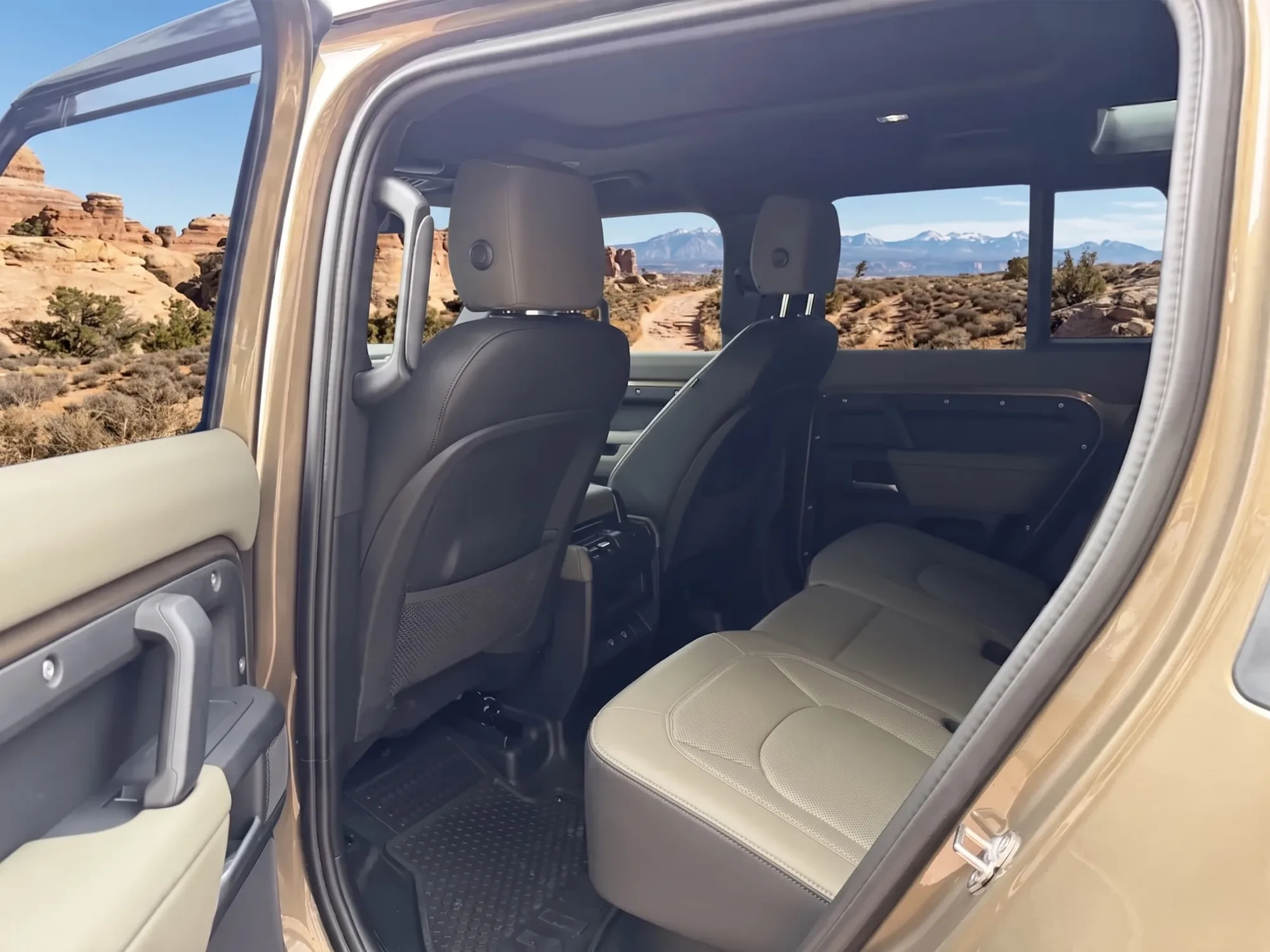 Caminhonete Land Rover Defender 2025 em São Paulo — foto 7
