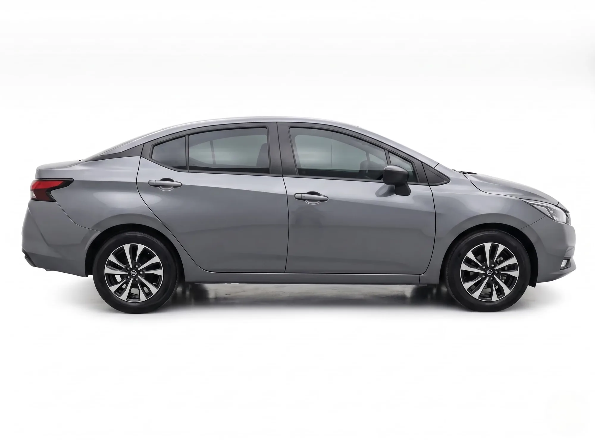 Sedã Nissan Versa Advance 2026 em Porto Alegre — foto 2