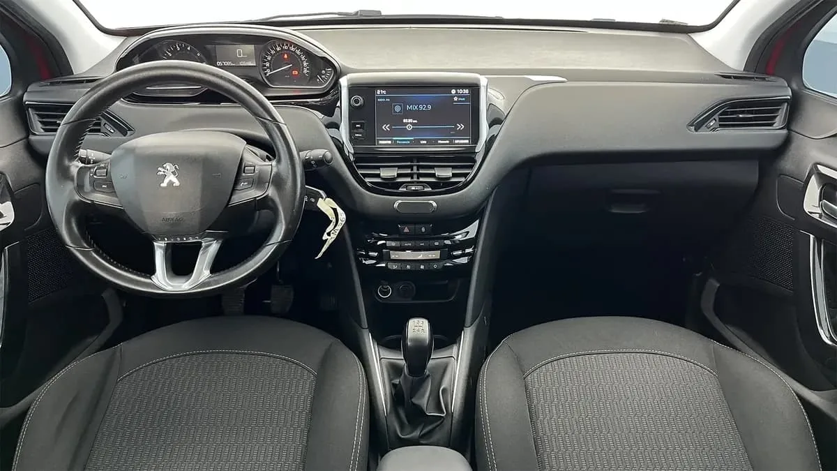 Hatchback Peugeot 208 2018 em Rio de Janeiro — foto 6