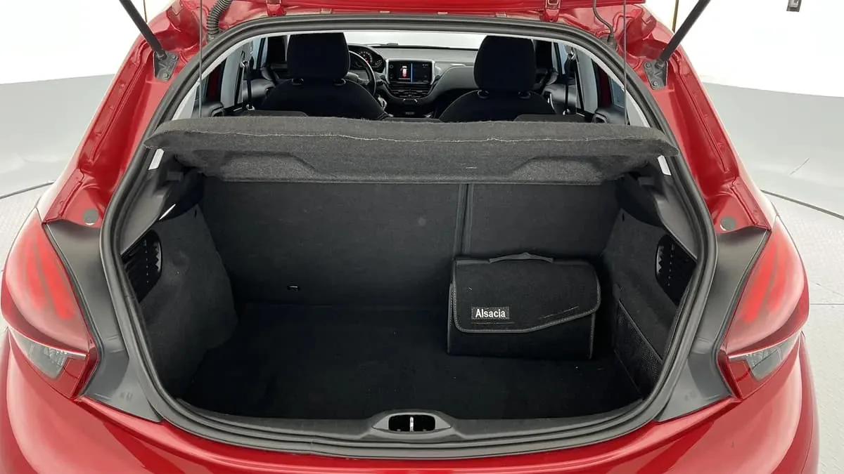 Hatchback Peugeot 208 2018 em Rio de Janeiro — foto 9