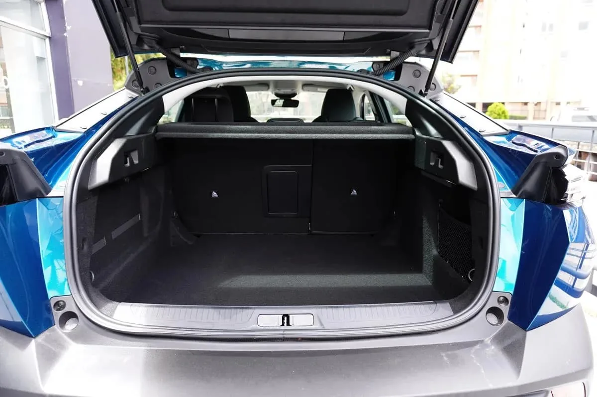 Sedã Peugeot 408 2026 em Goiânia — foto 5