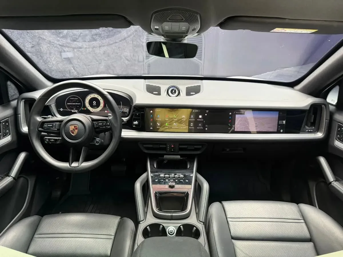 SUV Porsche Cayenne E-Hybrid 2025 em Rio de Janeiro — foto 5