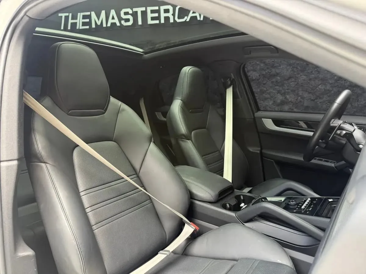 SUV Porsche Cayenne E-Hybrid 2025 em Rio de Janeiro — foto 6