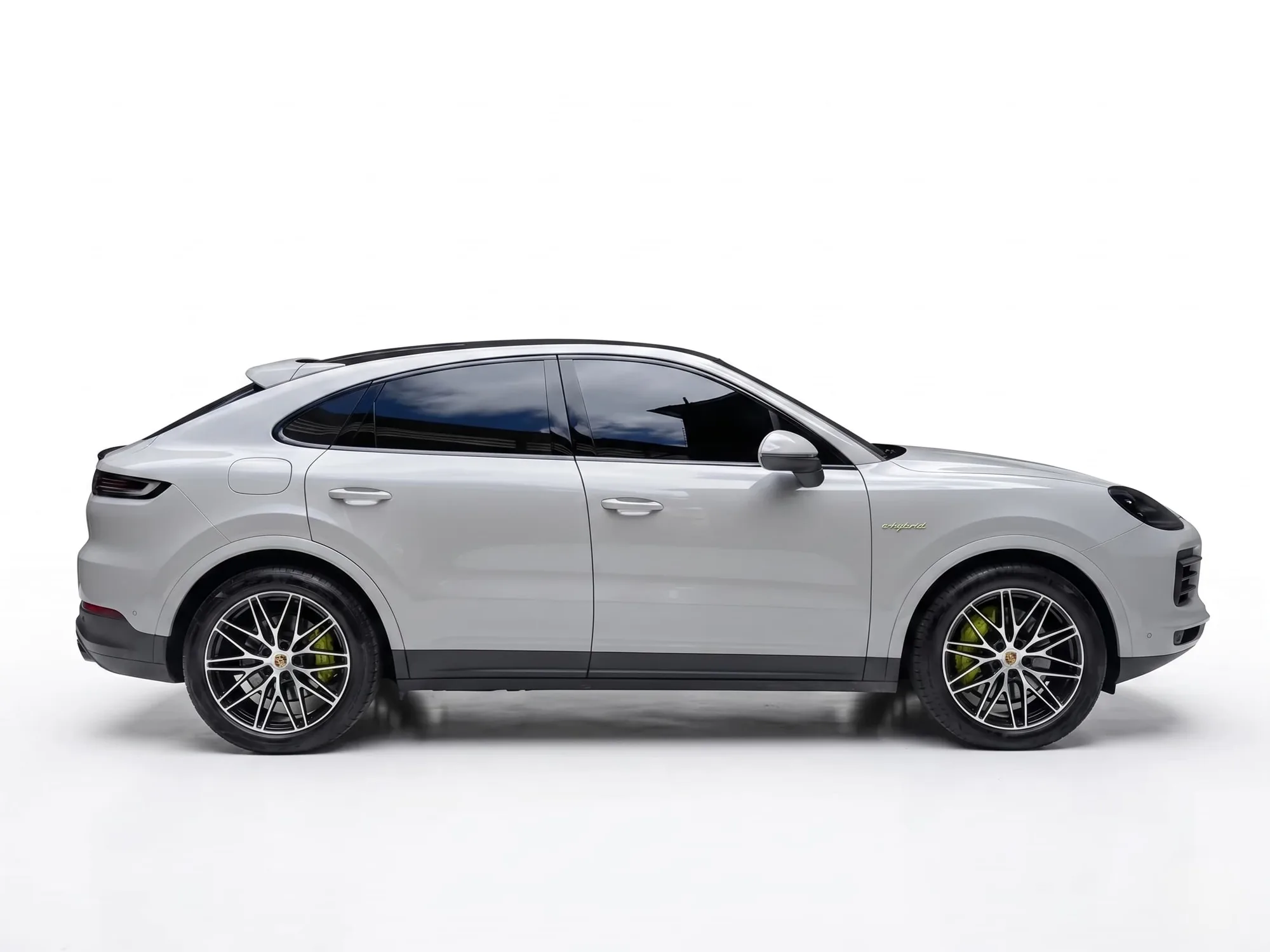 SUV Porsche Cayenne E-Hybrid 2025 em Rio de Janeiro — foto 3