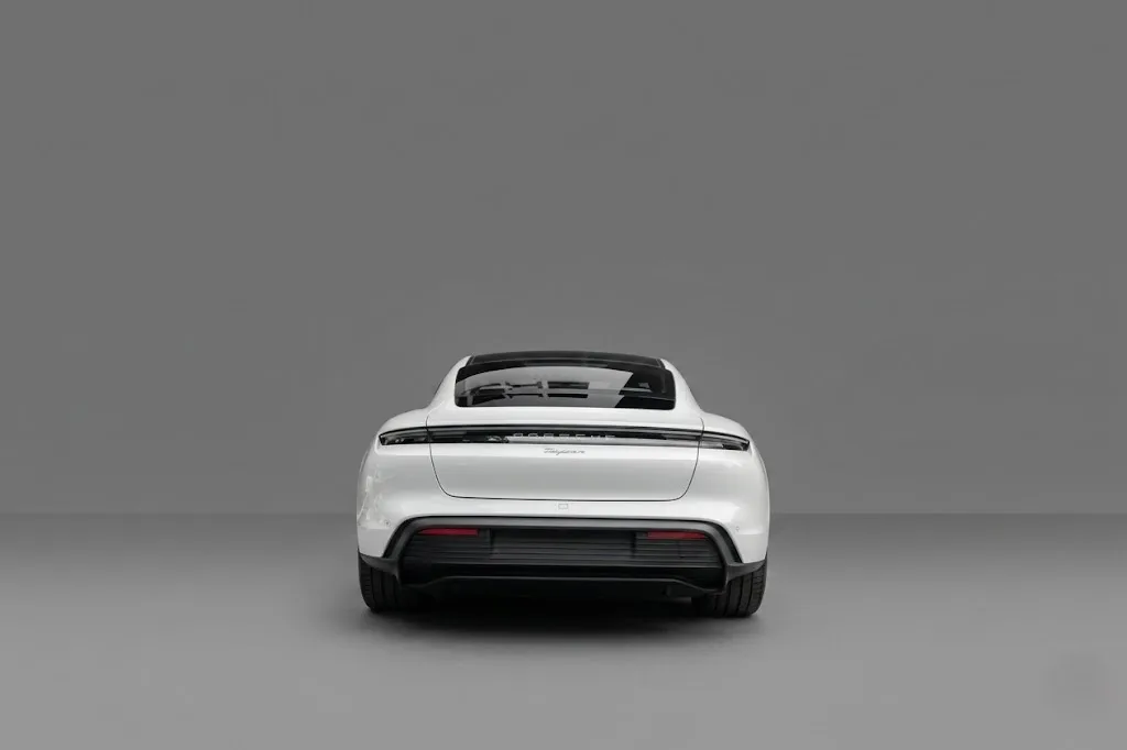 Sedã Porsche Taycan 2025 em Fortaleza — foto 3