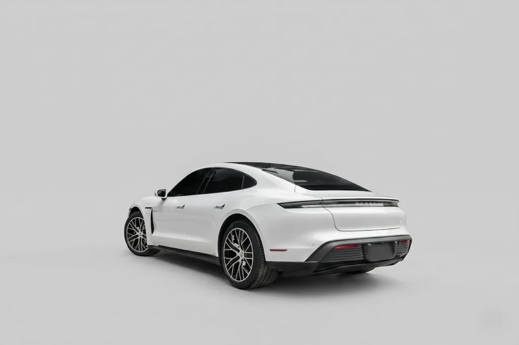 Sedã Porsche Taycan 2025 em Fortaleza — foto 4