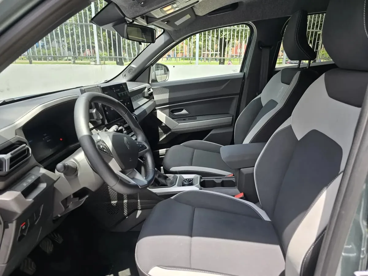 SUV Renault Duster Hybrid E-TECH 2027 em Belo Horizonte — foto 5