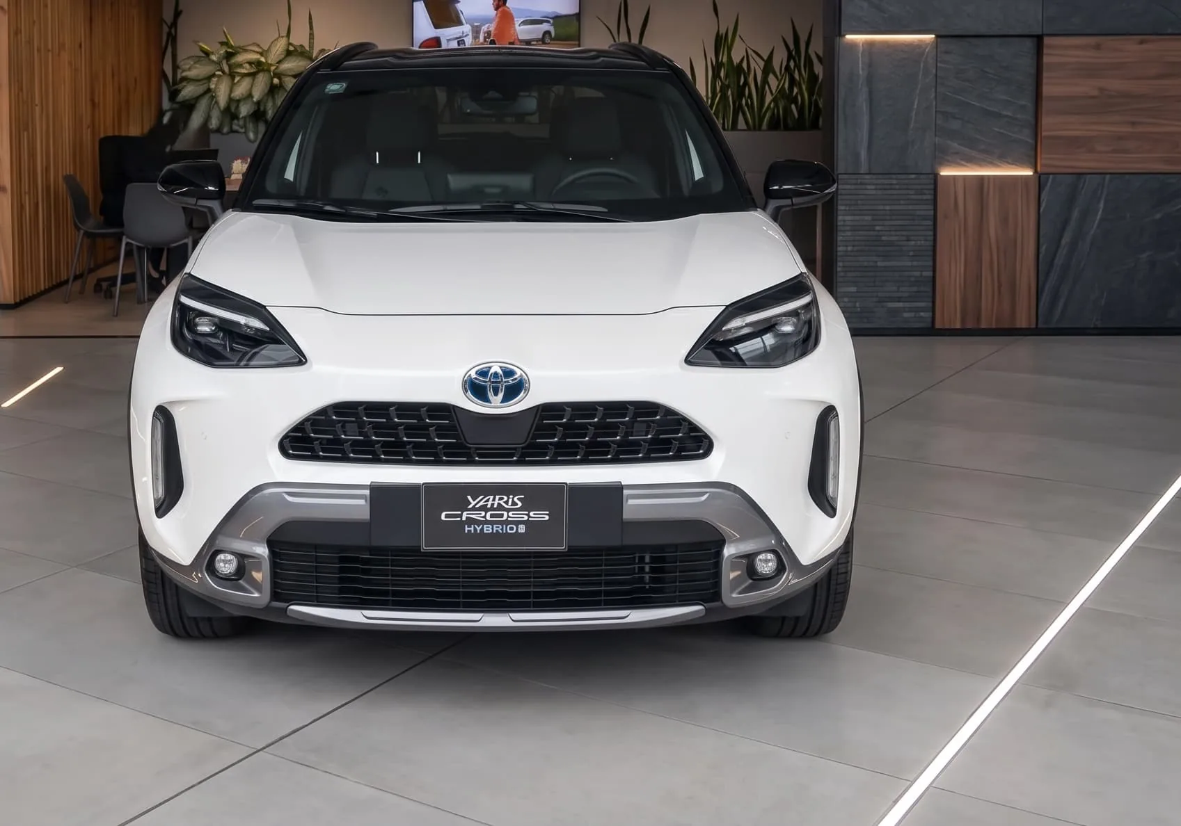 SUV Toyota Yaris Cross 2027 Hybrid em Goiânia — foto 2