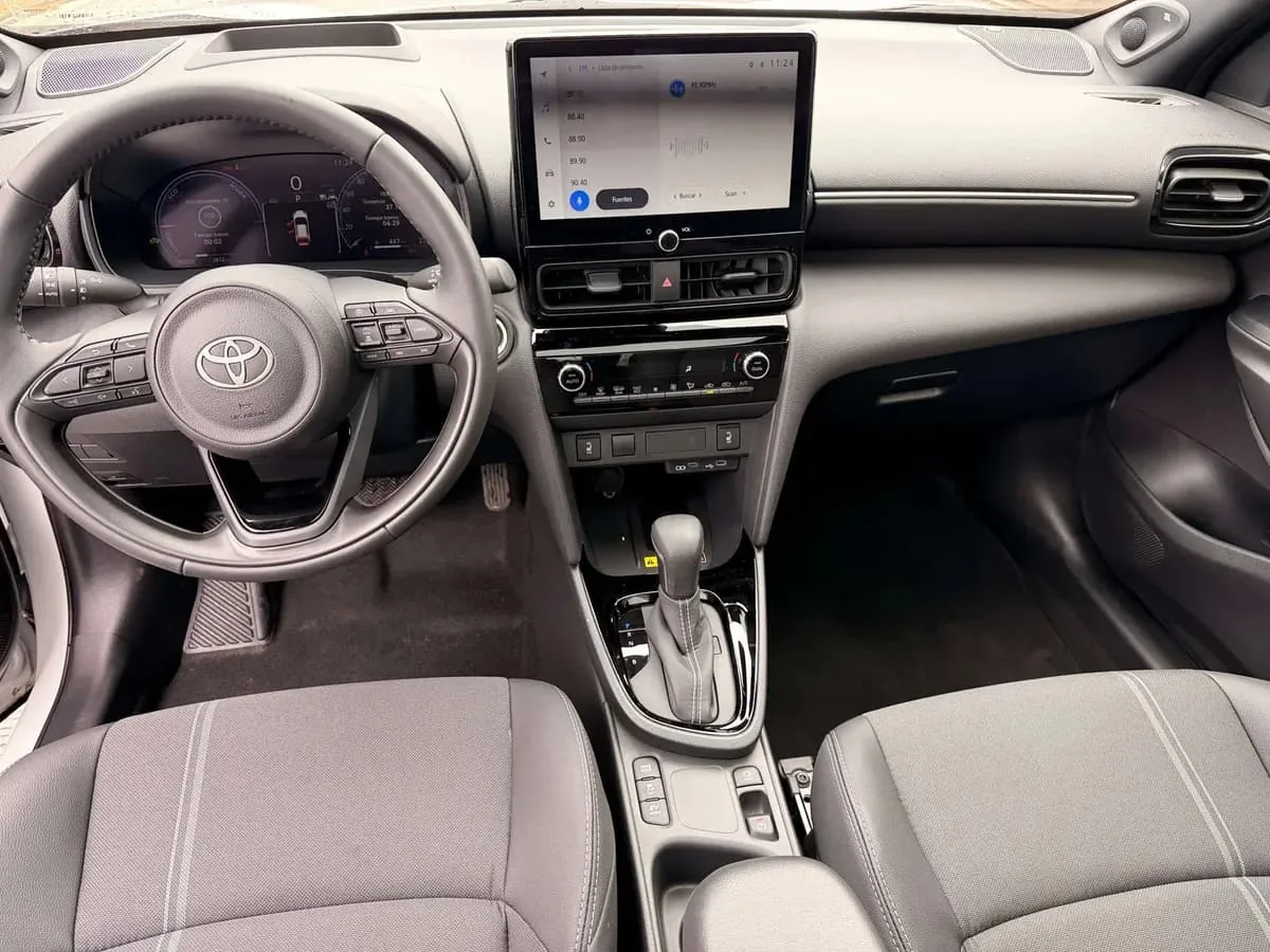 SUV Toyota Yaris Cross HEV 2026 em Manaus — foto 6