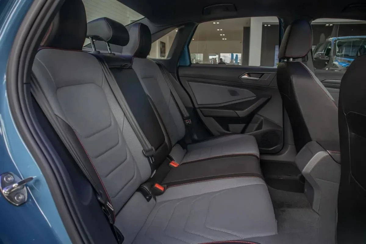 Sedã Volkswagen Jetta GLI 2026 em Manaus — foto 5