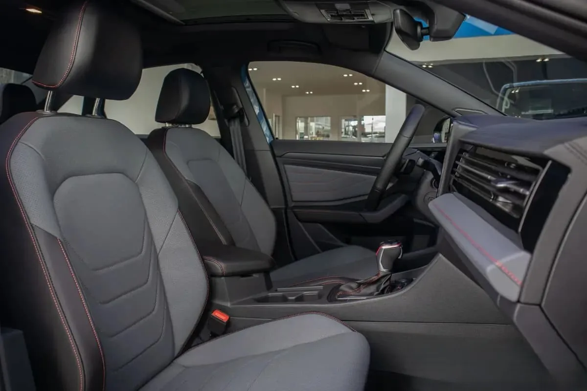 Sedã Volkswagen Jetta GLI 2026 em Manaus — foto 6
