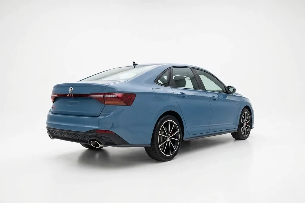 Sedã Volkswagen Jetta GLI 2026 em Manaus — foto 2
