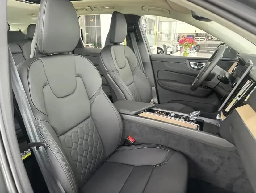 SUV Volvo XC 60 T6 2026 em Goiânia — foto 5